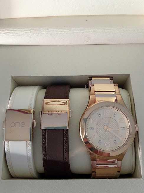Relógio One -3 braceletes