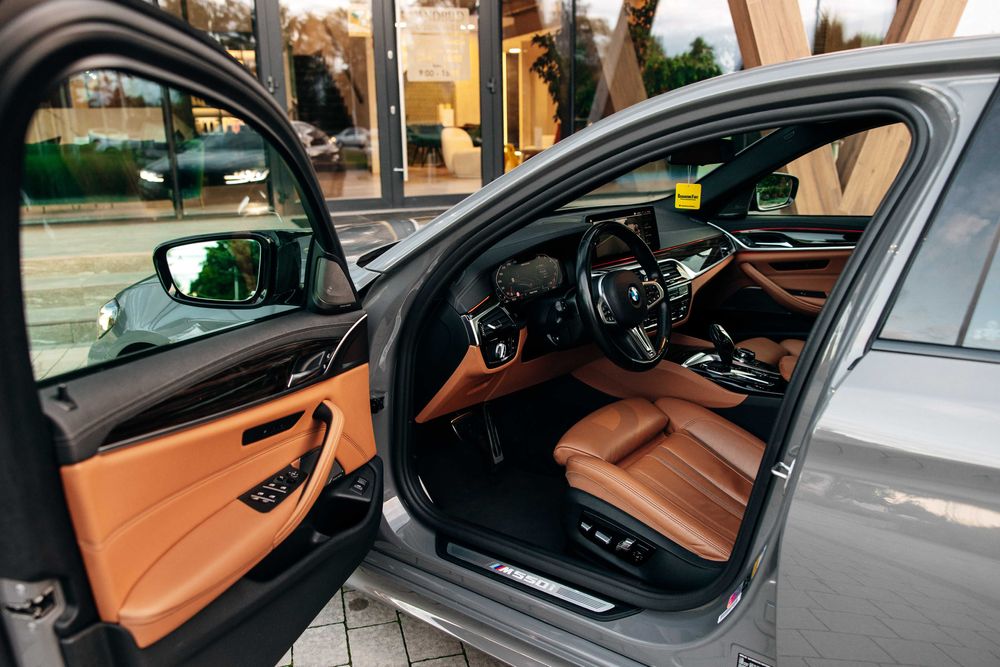 Wynajem BMW m550i 550km 4.4 V8 -  głośny wydech