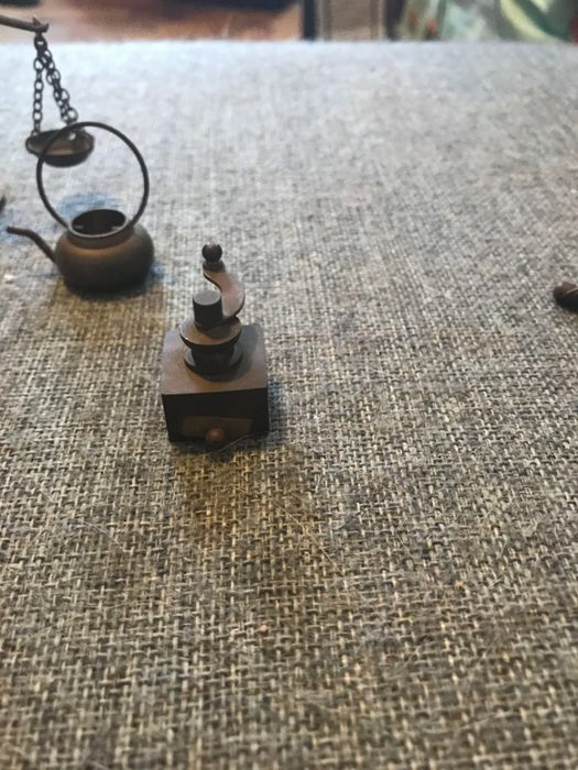 Miniaturas em latão torneado (manual)