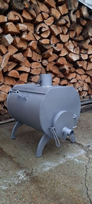 Буржуйка, піч на дровах.