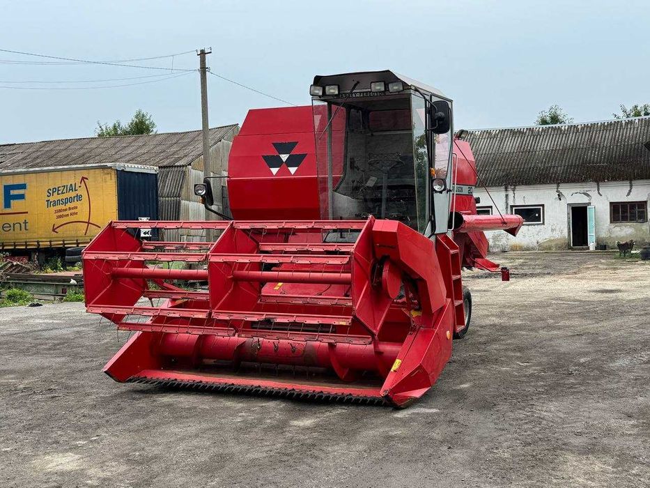 Свіжо привезений комбайн Massey Ferguson 20 48S Клас Sampo Норвегія