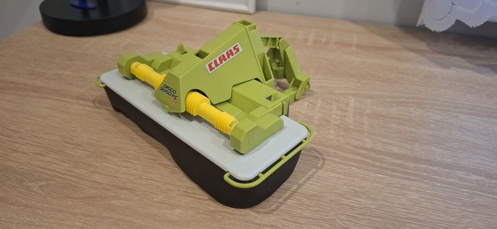 Bruder 3050 - Kosiarka claas