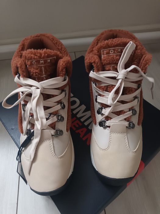 Продам зимние Ботиночки-кроссовки  Tommy Hilfiger