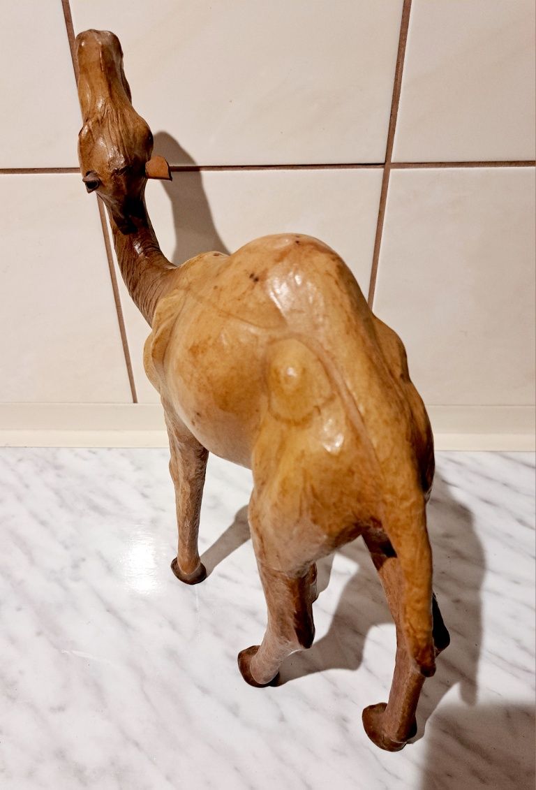 Wielbłąd, piękna figura ze skóry, wysokość 33cm, orientalna ozdoba