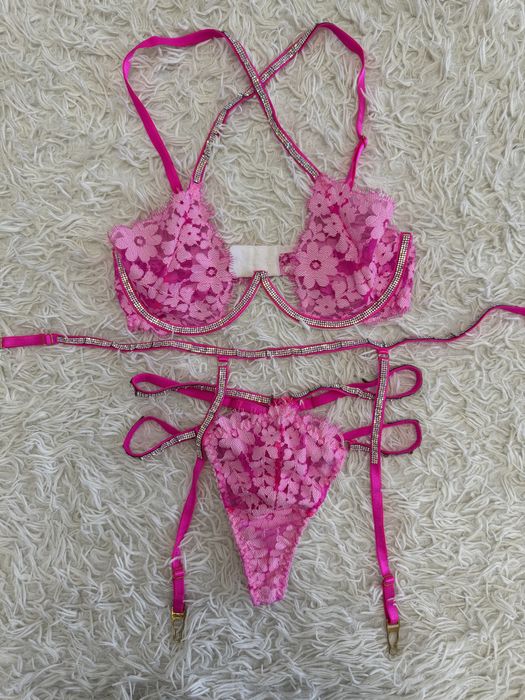 Яскравий комплект білизни мереживо та стрази з поясом