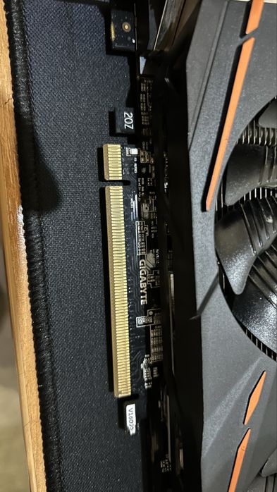 Продам видеокарту RX470 4gb gygabaty