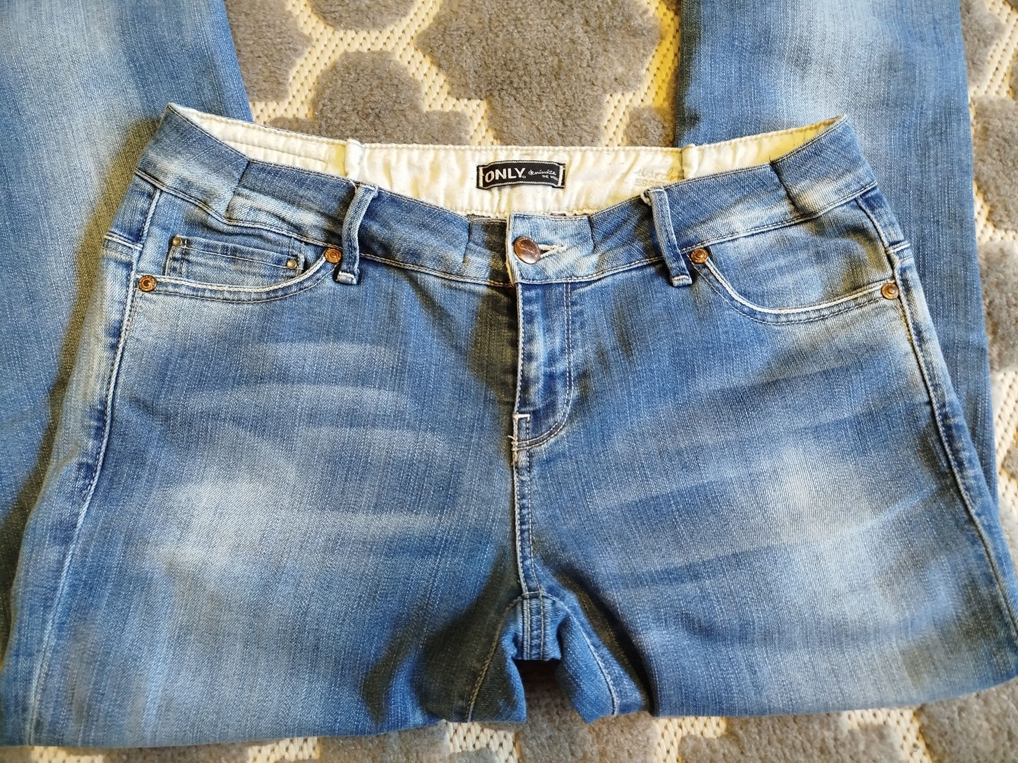 Damskie spodnie jeansowe