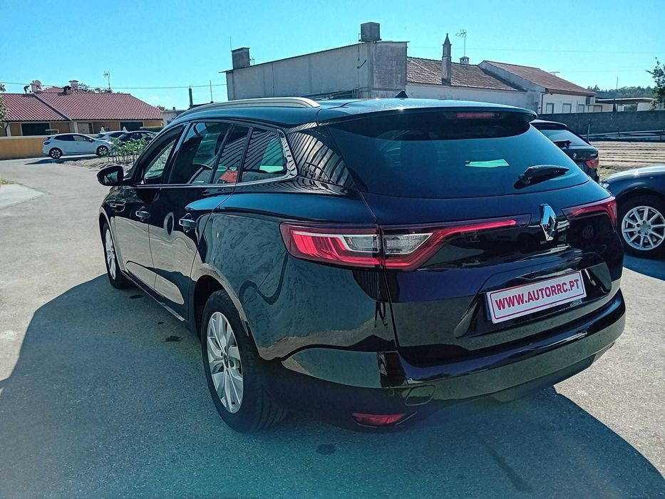 Renault Megane Sp. Tourer 1.5 Bluedci Limited c/IVA (pequeno sinistro)