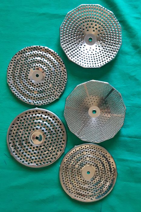 Ralador com vários tamanhos.