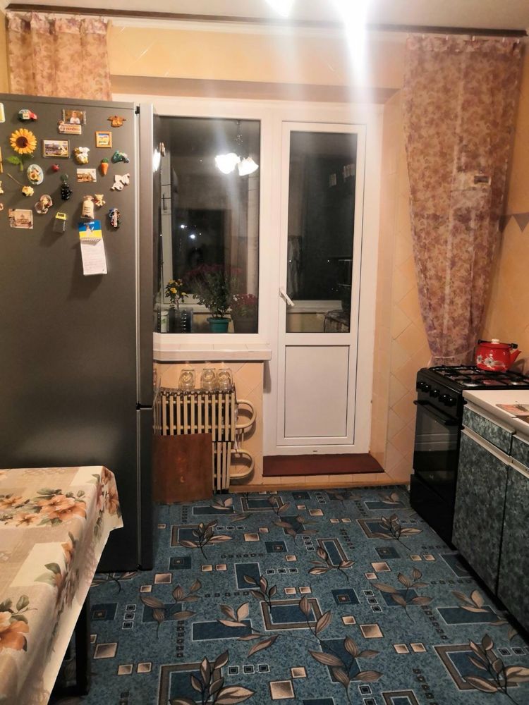 Здам кімнату дівчині, в 3 кім.кв., 3 пов. Район Руставі