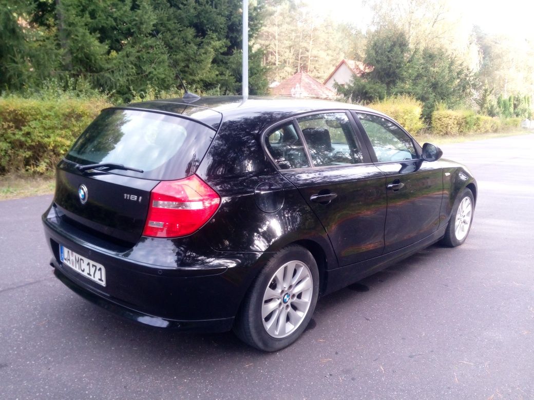 BMW seria 1 2010r 2.0b 5-drzwi