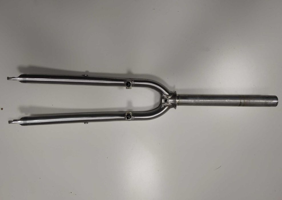 Lekki sztywny widelec aluminiowy piwoty 1 1/8" 28" 700 29" 650g