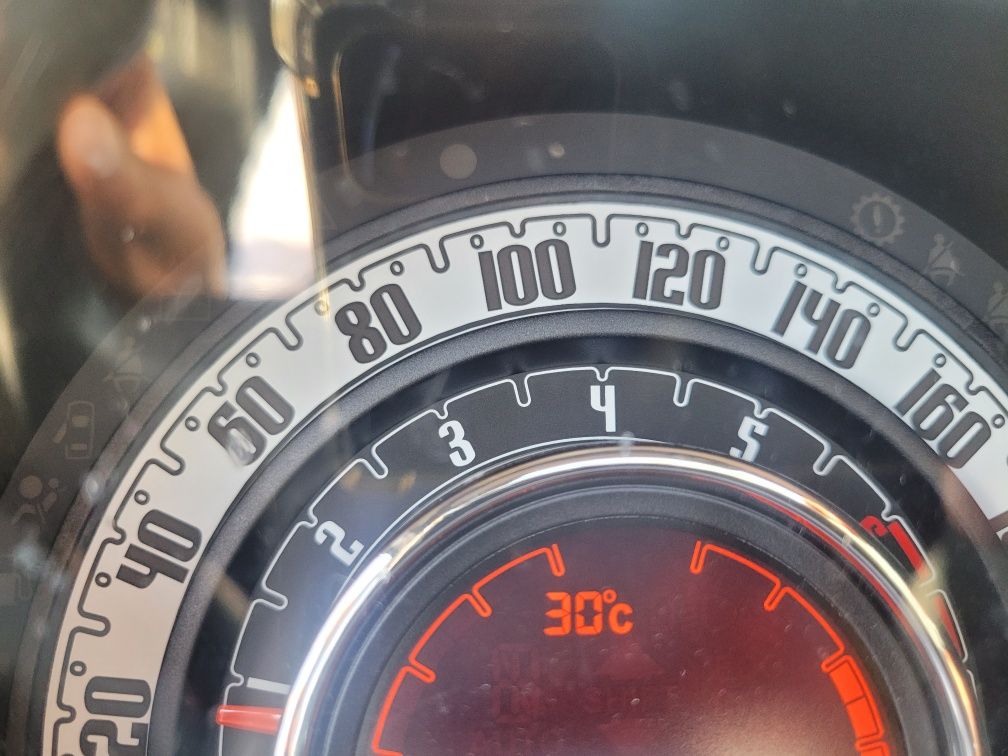 Fiat 500 Connect 1.0 Hybrid cinza pompei