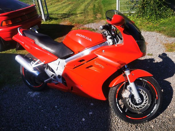 Sprzedam Honda VFR 750F