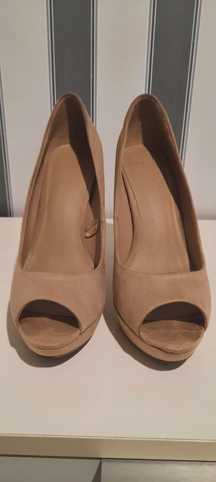Szpilki, pantofle, buty na obcasie beżowe Mango roz.39