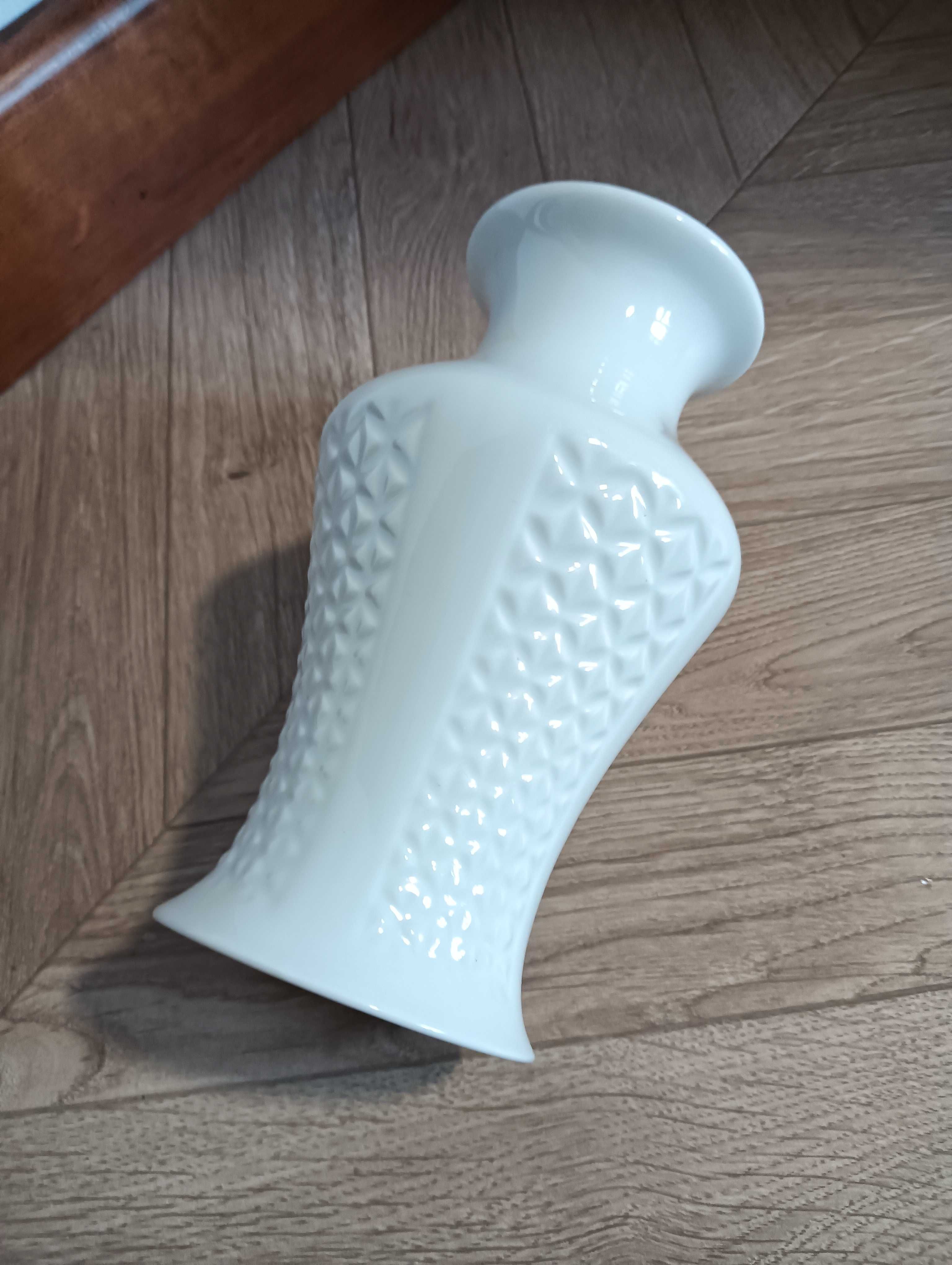 Wazon porcelanowy biały