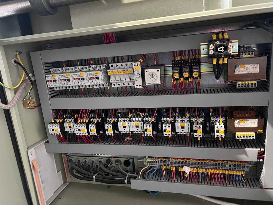 Frezarka dolnowrzecionowa SCM T150