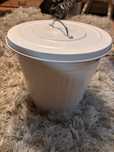 Kosz bialy z pokrywka Ikea 40l