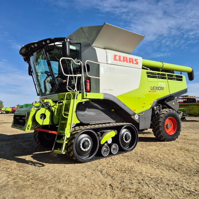 Claas Lexion 770TT z hederem  Claas Lexion 770TT z hederem