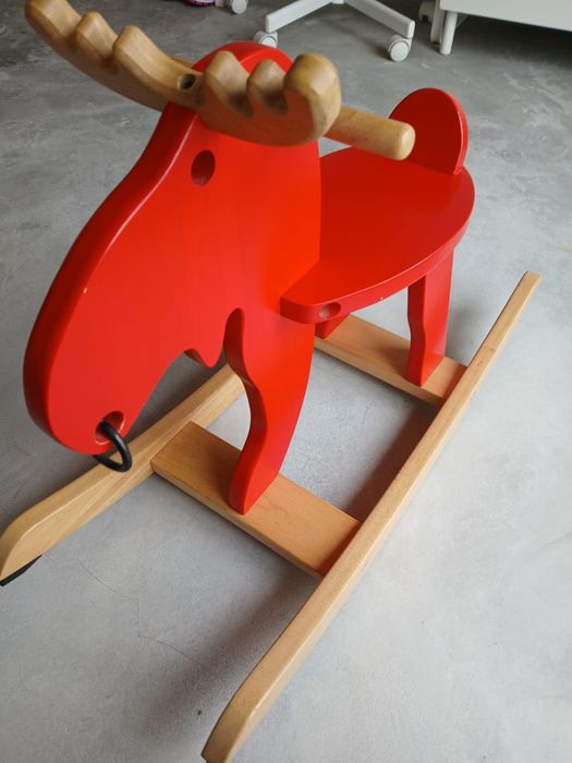 Rena “cavalo” de baloiço