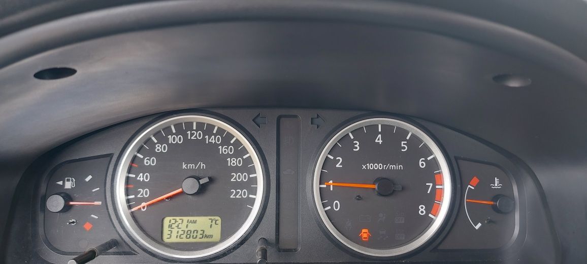 Nissan Almera H16 1.8 2005