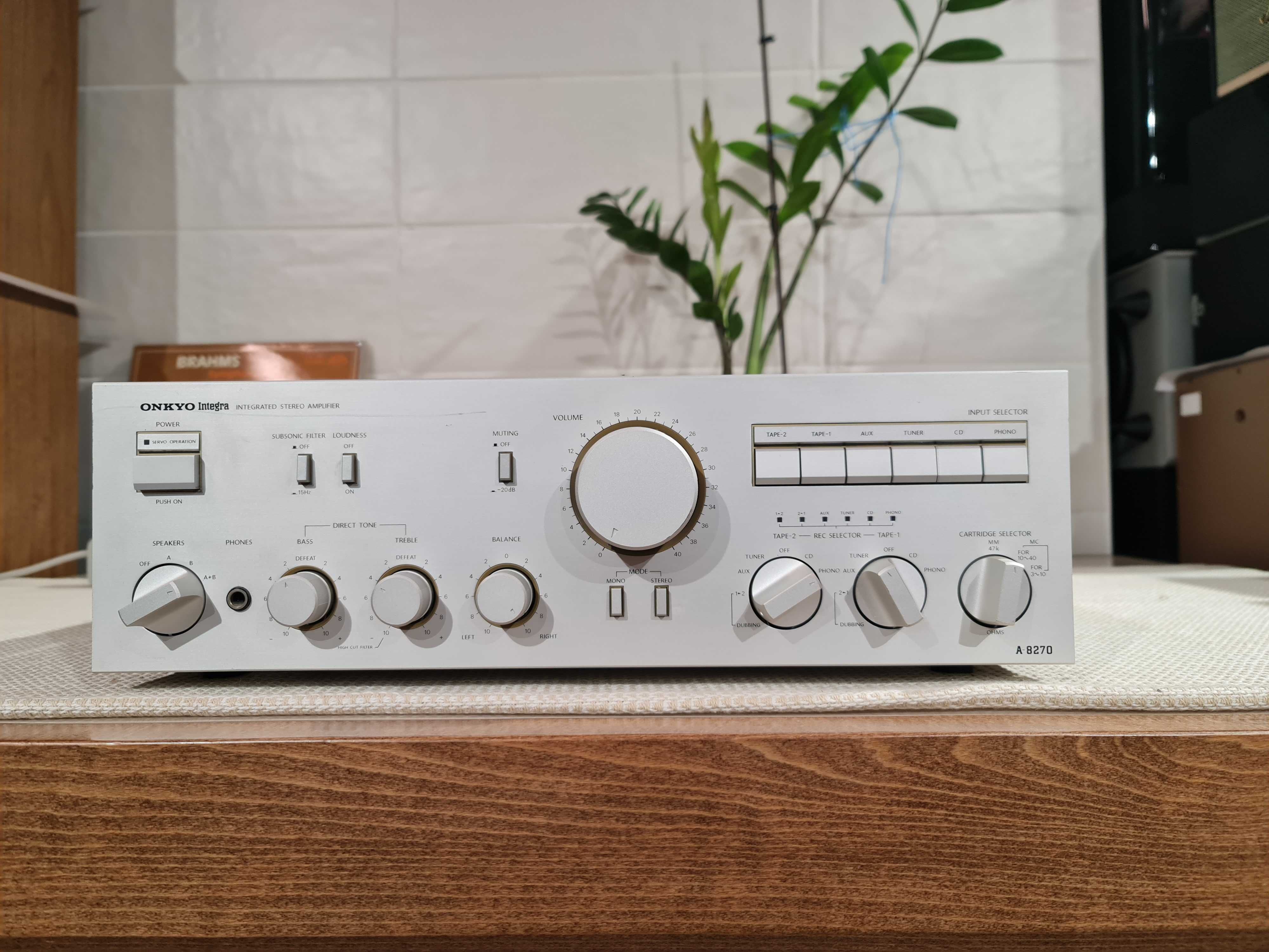 Підсилювач Onkyo Integra A-8270