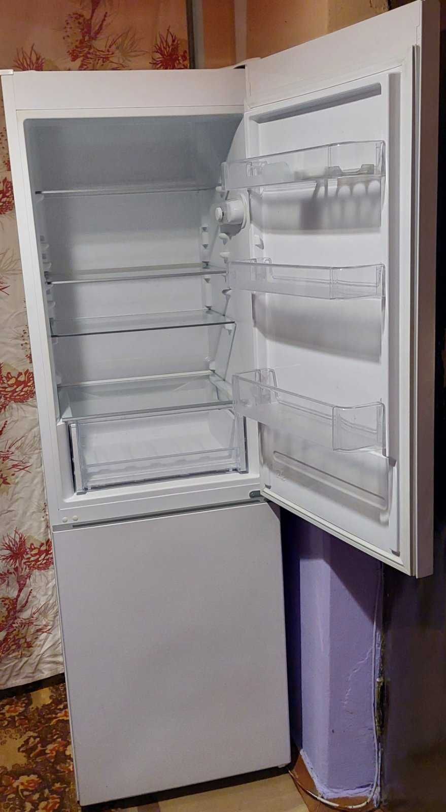 Продам холодильник INDESIT L18 S1 W