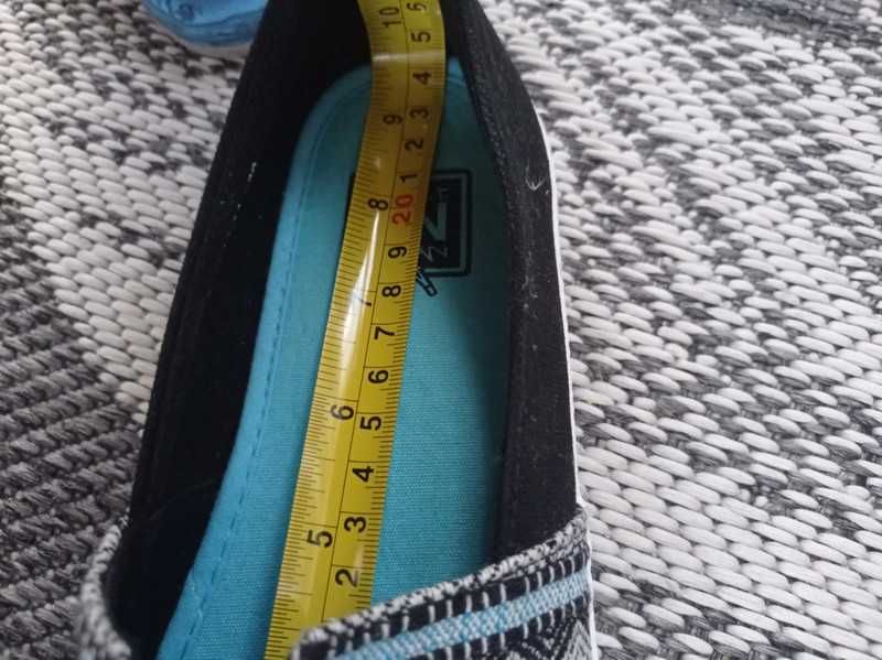 nowe wsuwane tenisówki 39