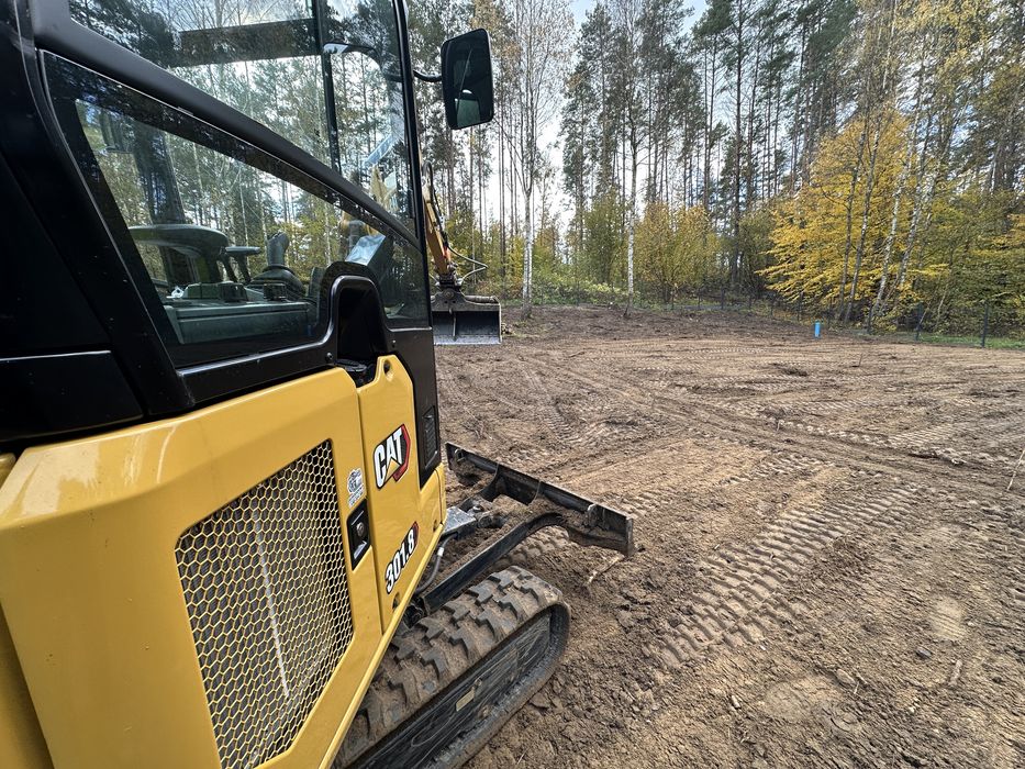 SZYBKIE KOPANIE USŁUGI Minikoparką Cat Precyzja przyłącza wody prądu