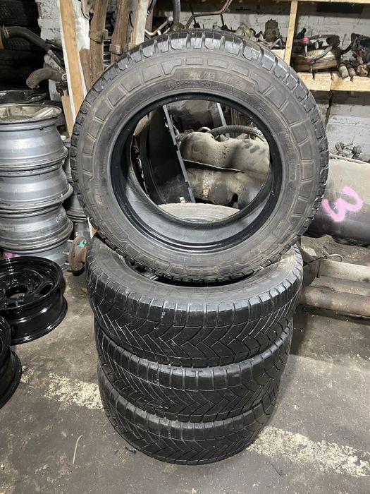 Комплект резины Michelin 215/65 р16c Шина 215/65 r16c