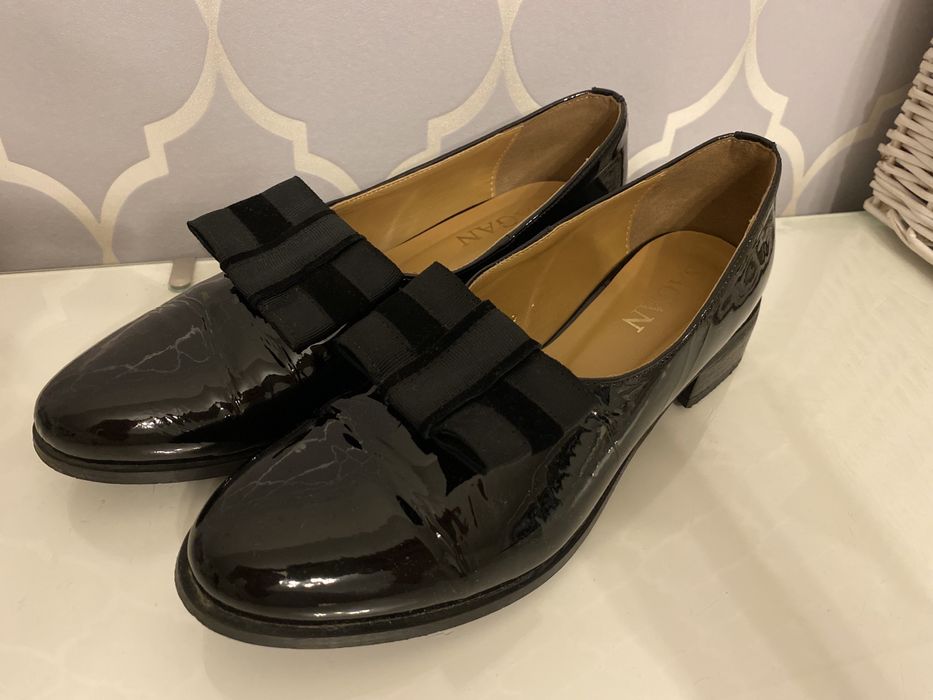 Buty mokasyny czarne skóra lakierowana SAGAN piekne nowe