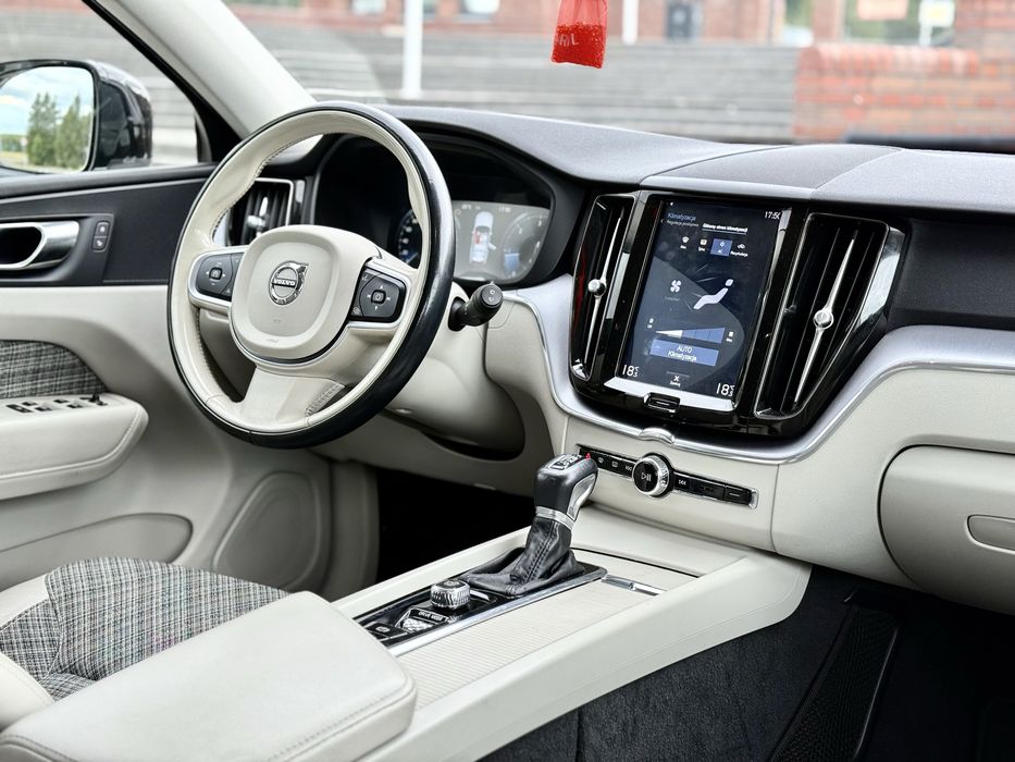 Wynajem Volvo Xc-60 Suv diesel Wypożyczalnia aut premium i sportowych