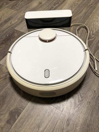 Xiaomi Mi Robot Vacuum (пылесос)