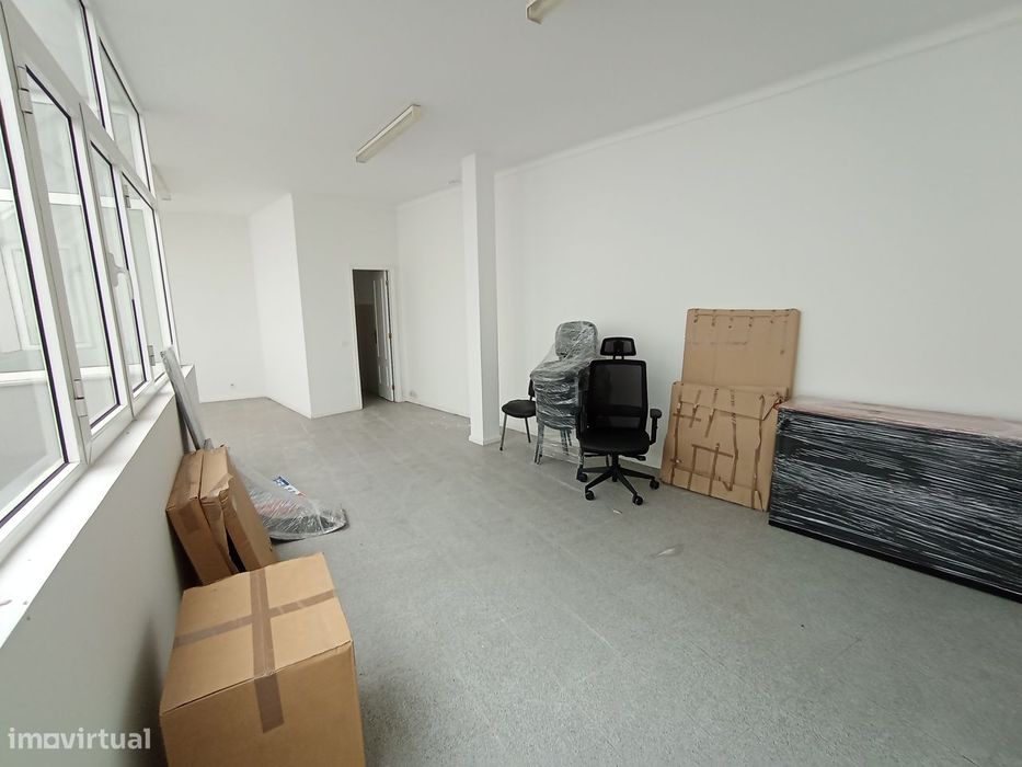 Escritório no centro da cidade de Fafe