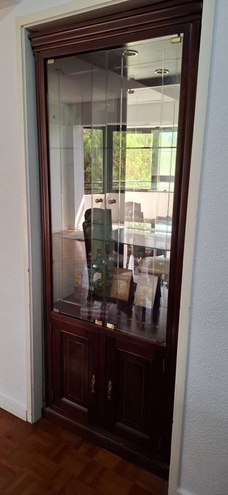 Móvel cristaleira com iluminação