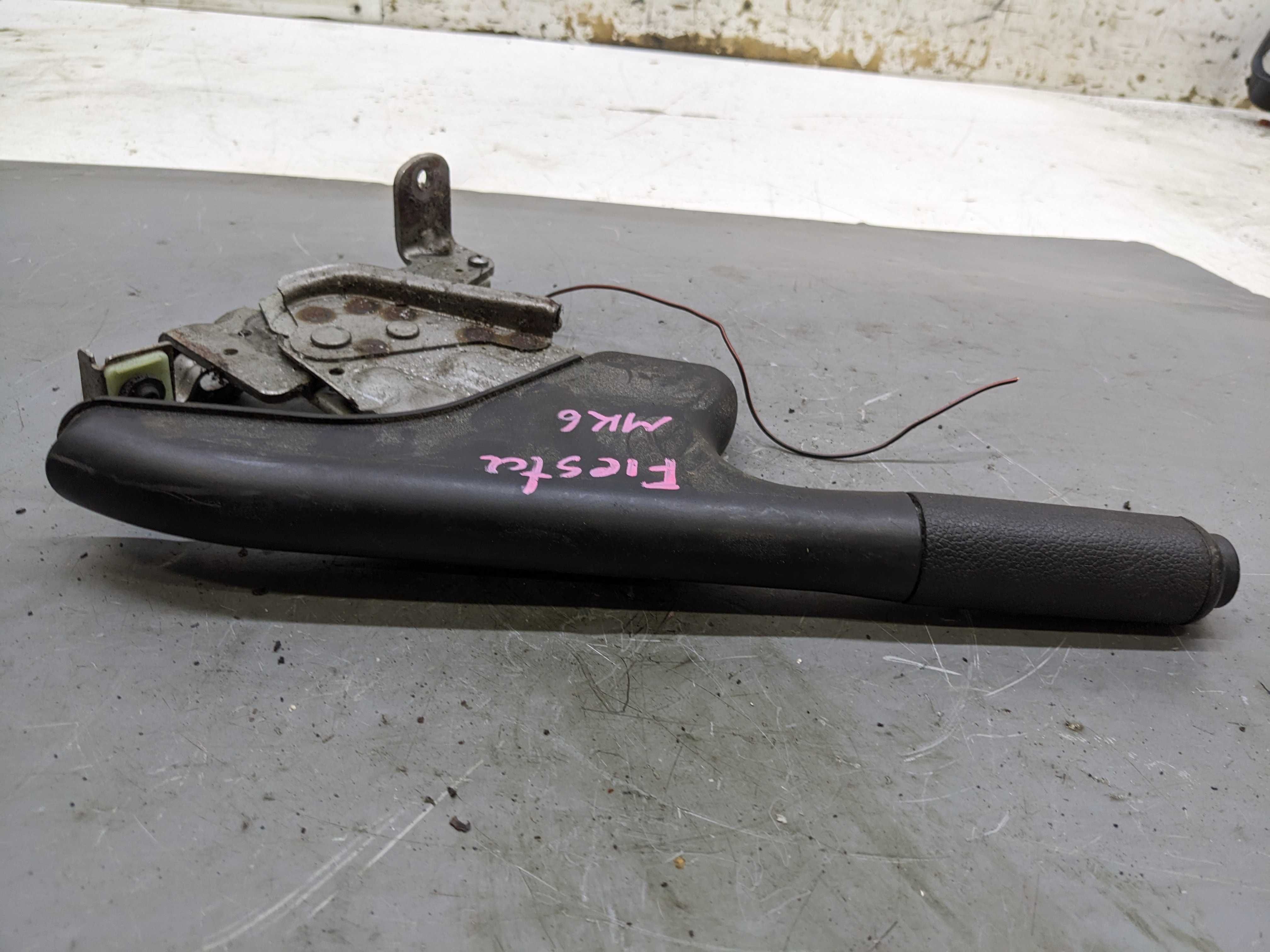 Ford Fiesta MK6 Dźwignia Lewarek Hamulca Ręcznego
