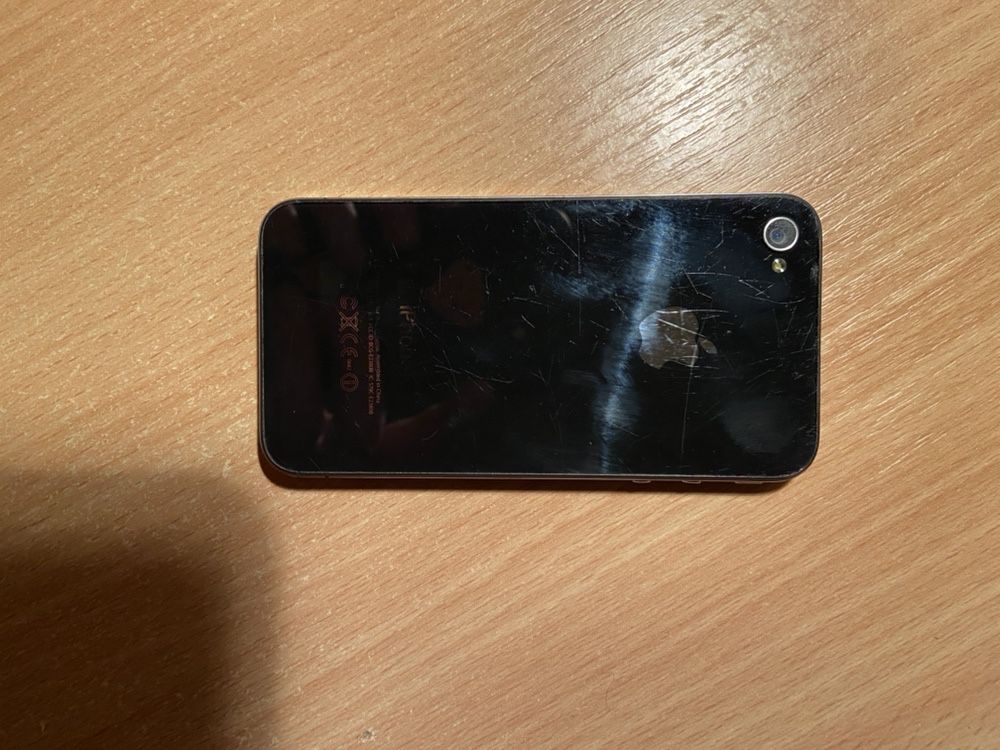 Iphone 4 black 8 gb + аксессуары
