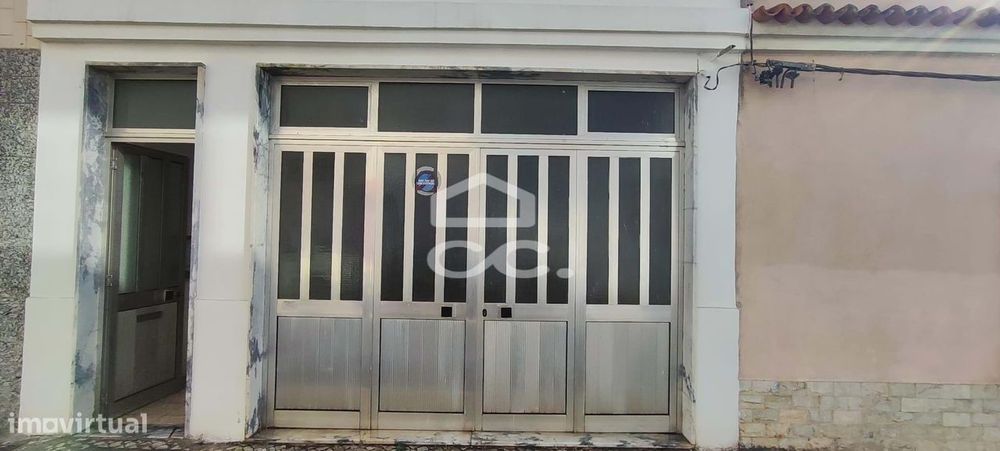 Garagem com 68m2 em Baixa da Banheira, Moita