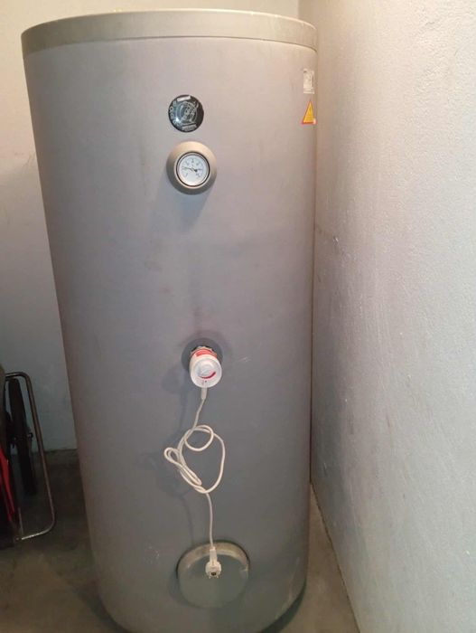 Zbiornik CWU z wężownica i grzałką elektryczną