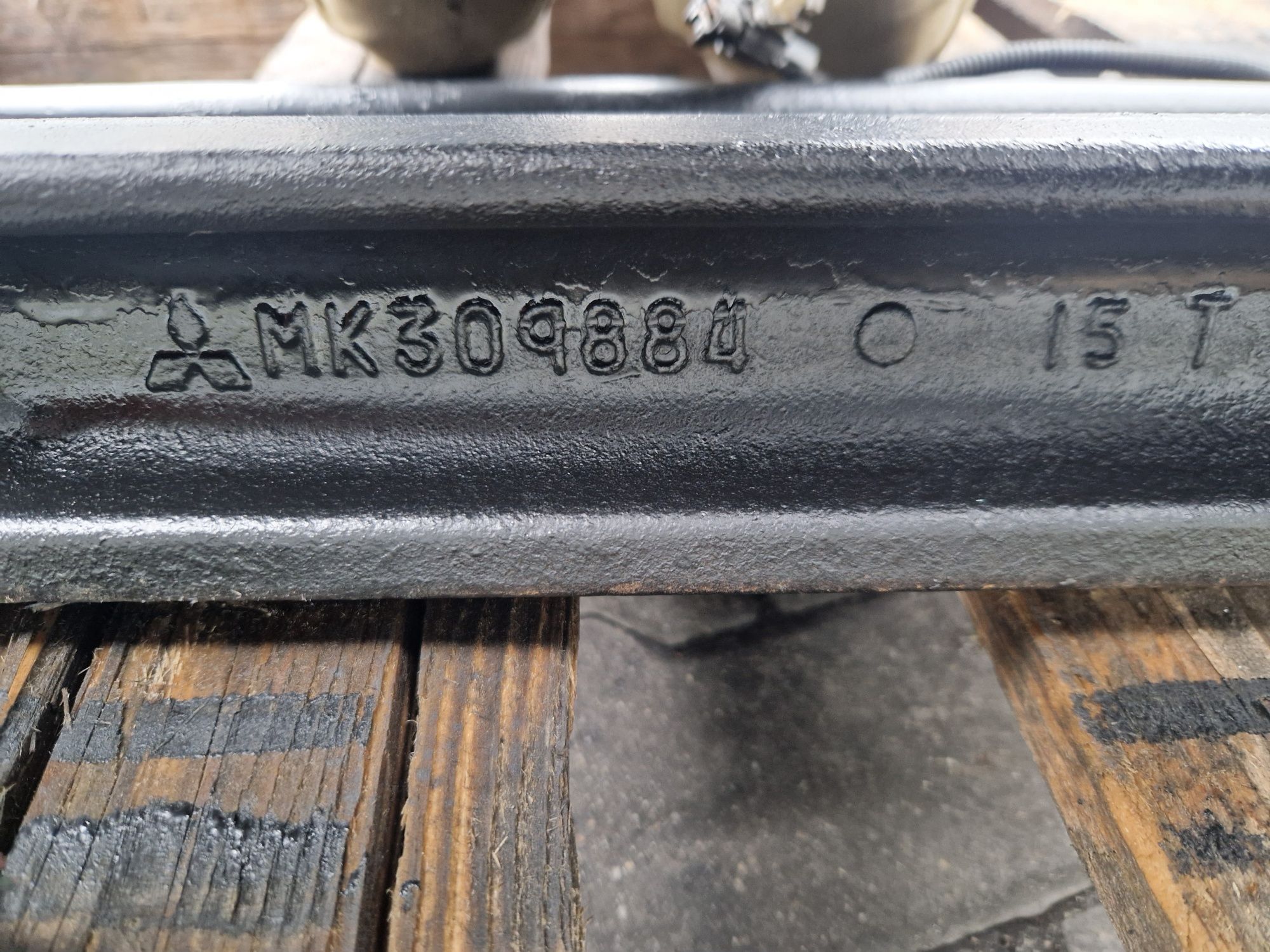Belka zawieszenia przedniego Mitsubishi Canter 7C14 Fuso 05-10r przód