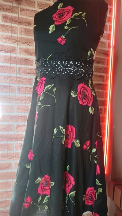 Piękna sukienka w stylu góralskim