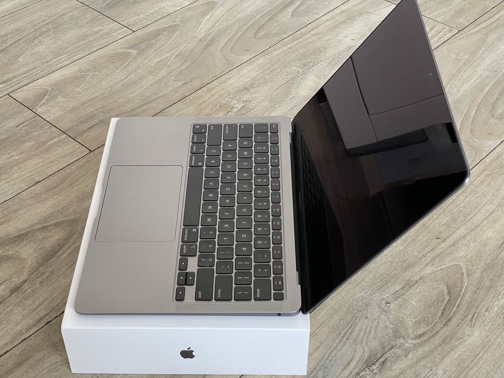 MacBook Air M1 2020 8/256 Space Grey jak nowy