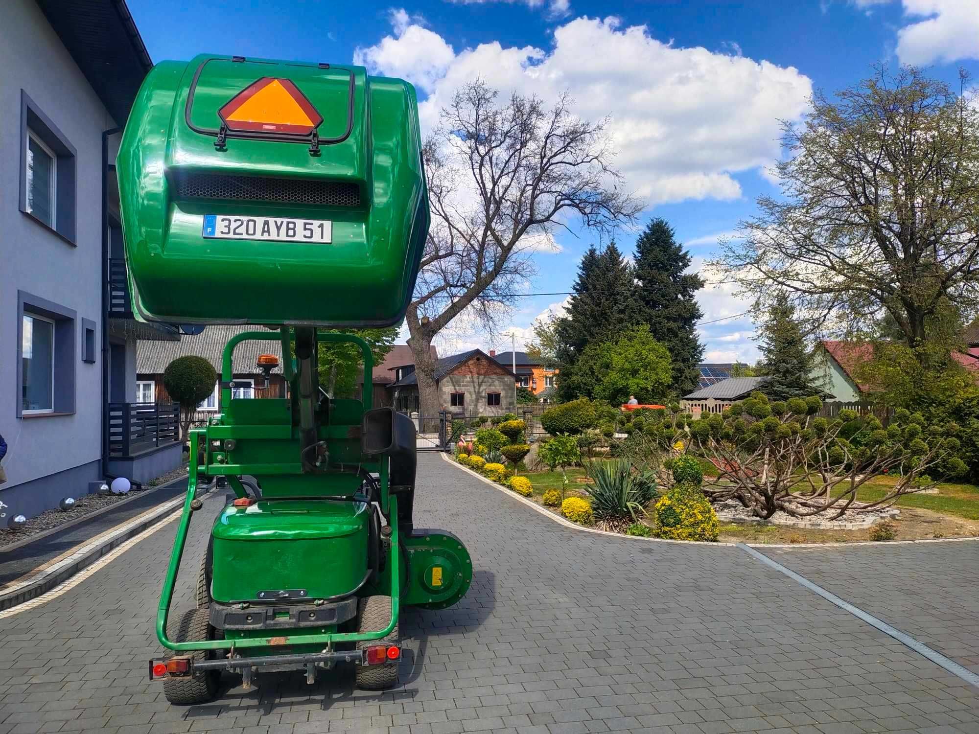 Traktorek kosiarka John Deere 1545 4x4  kosz górny wysyp