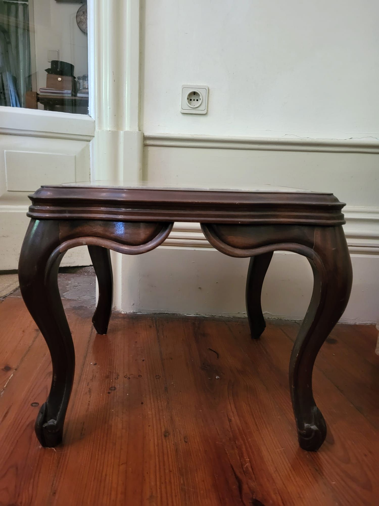 Mesa de pequena dimensão antiga