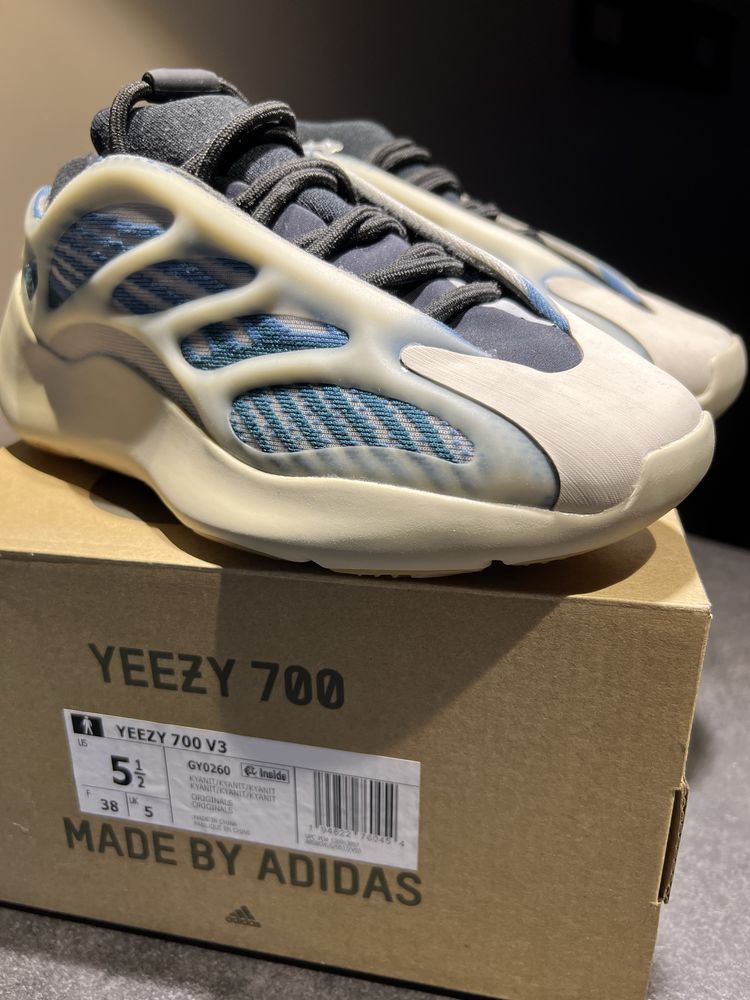 кроссовки adidas yeezy 700 v3 kyanite