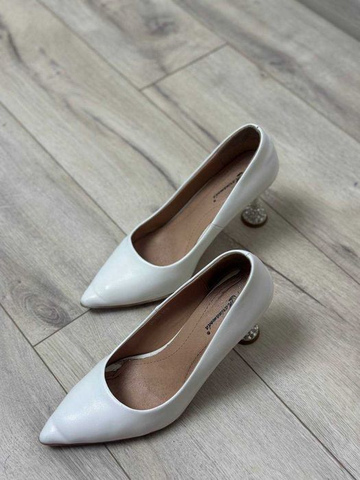 туфлі білі лодочки човники на каблуку стаканчику