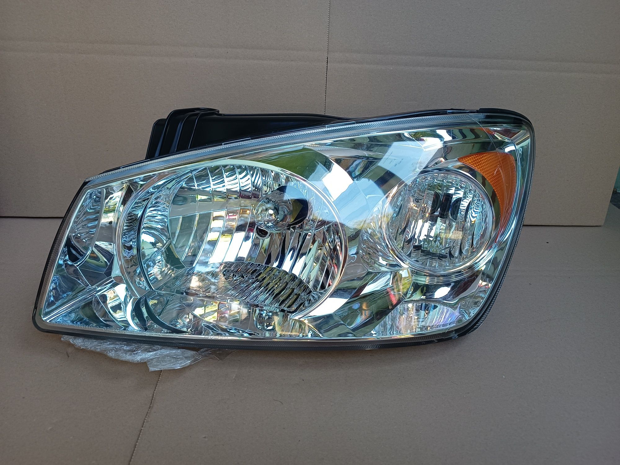 KIA Cerato/Spectra lampa lewa NOWA