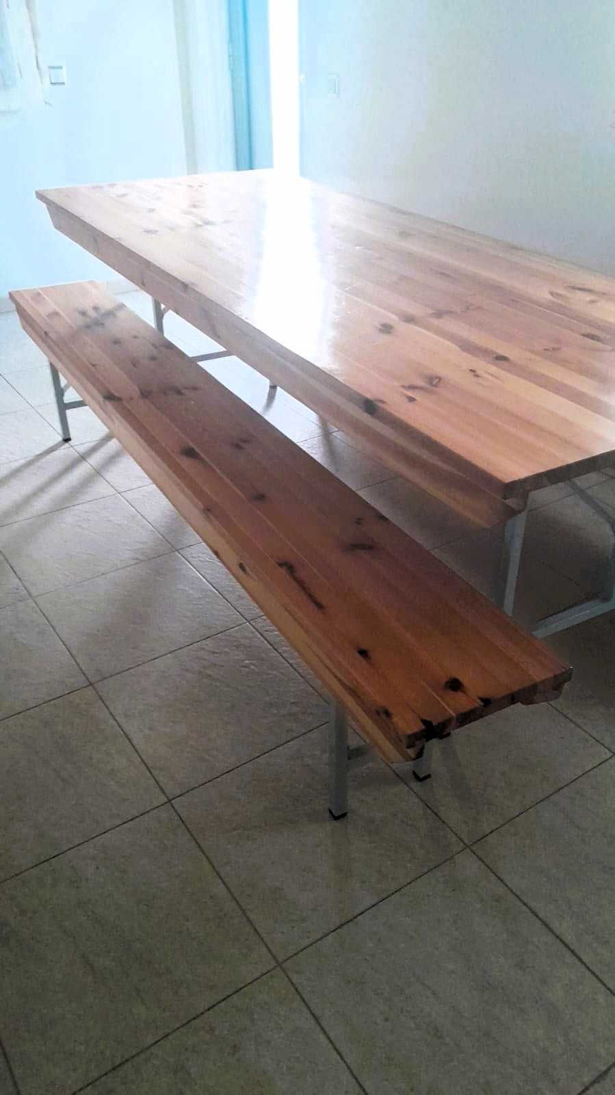Mesa de Madeira Maciça com Bancos