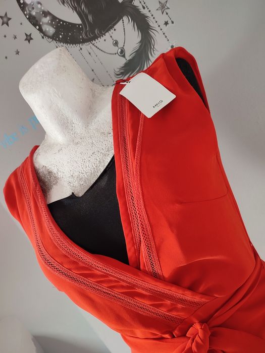 Czerwony elegancki kombinezon Mango z metką kopertowy dekolt