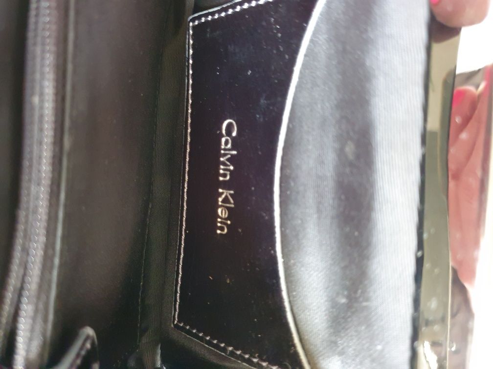 Przepiękna kopertówka Calvin Klein oryginalna  szary srebrny